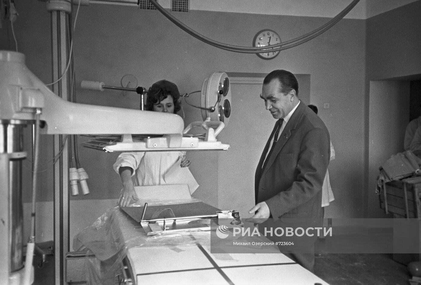 Николай Николаевич Блохин в лаборатории