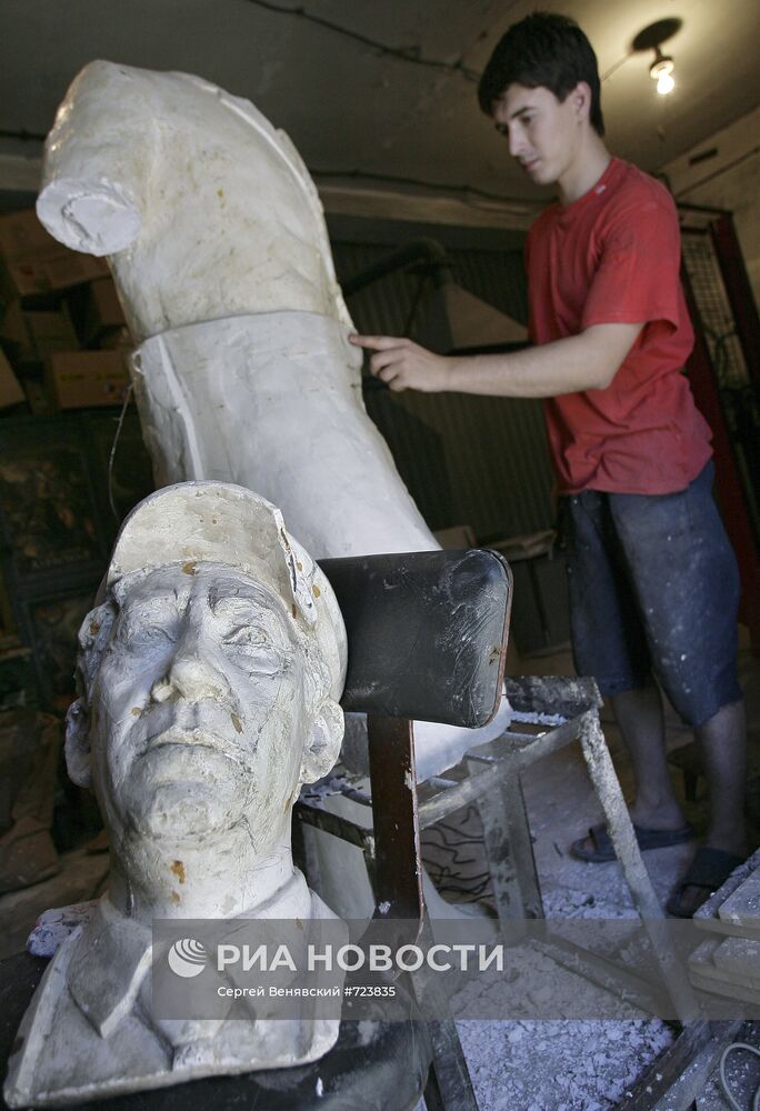 Изготовление скульптур героев фильма "Бриллиантовая рука"