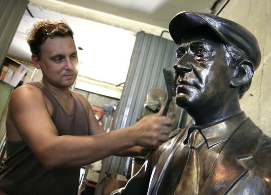 Изготовление скульптур героев фильма "Бриллиантовая рука"