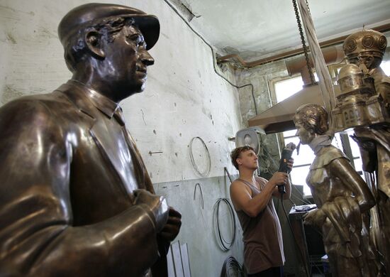 Изготовление скульптур героев фильма "Бриллиантовая рука"