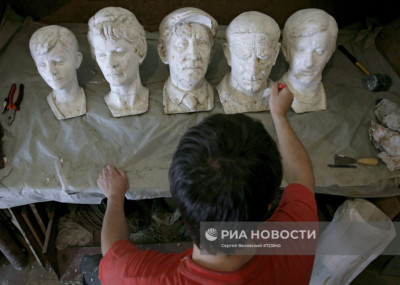 Изготовление скульптур героев фильма "Бриллиантовая рука"