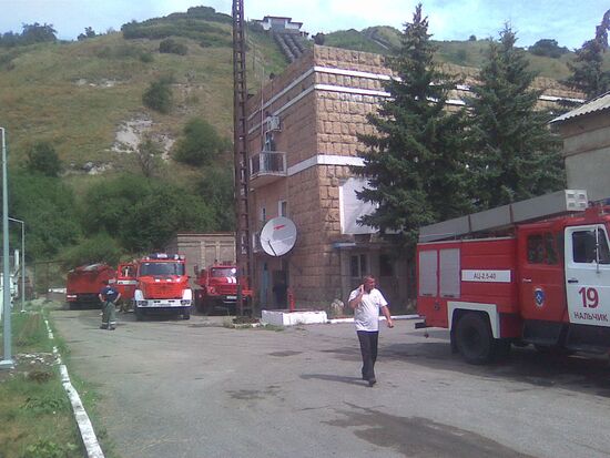 Пожарные машины на территории Баксанской ГЭС