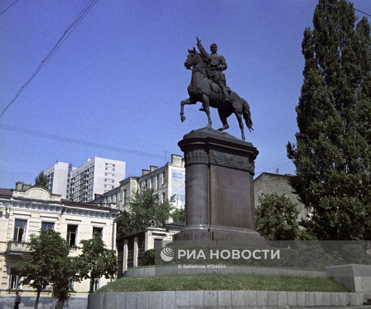 Памятник Н. А. Щорсу