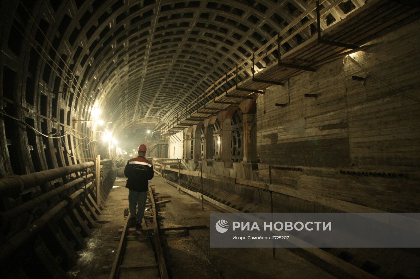 Строительство станции метро "Международная" в Санкт-Петербурге