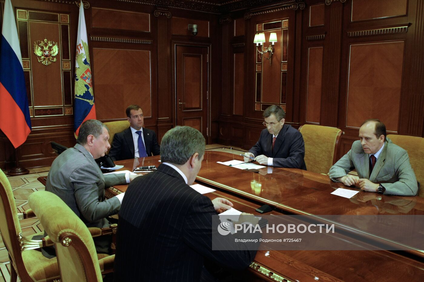 Президент РФ провел совещание по ситуации вокруг Баксанской ГЭС