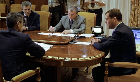 Президент РФ провел совещание по ситуации вокруг Баксанской ГЭС