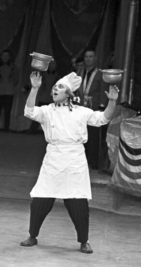 Артист цирка Олег Попов