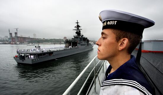 Прибытие боевых кораблей Японии и США во Владивосток