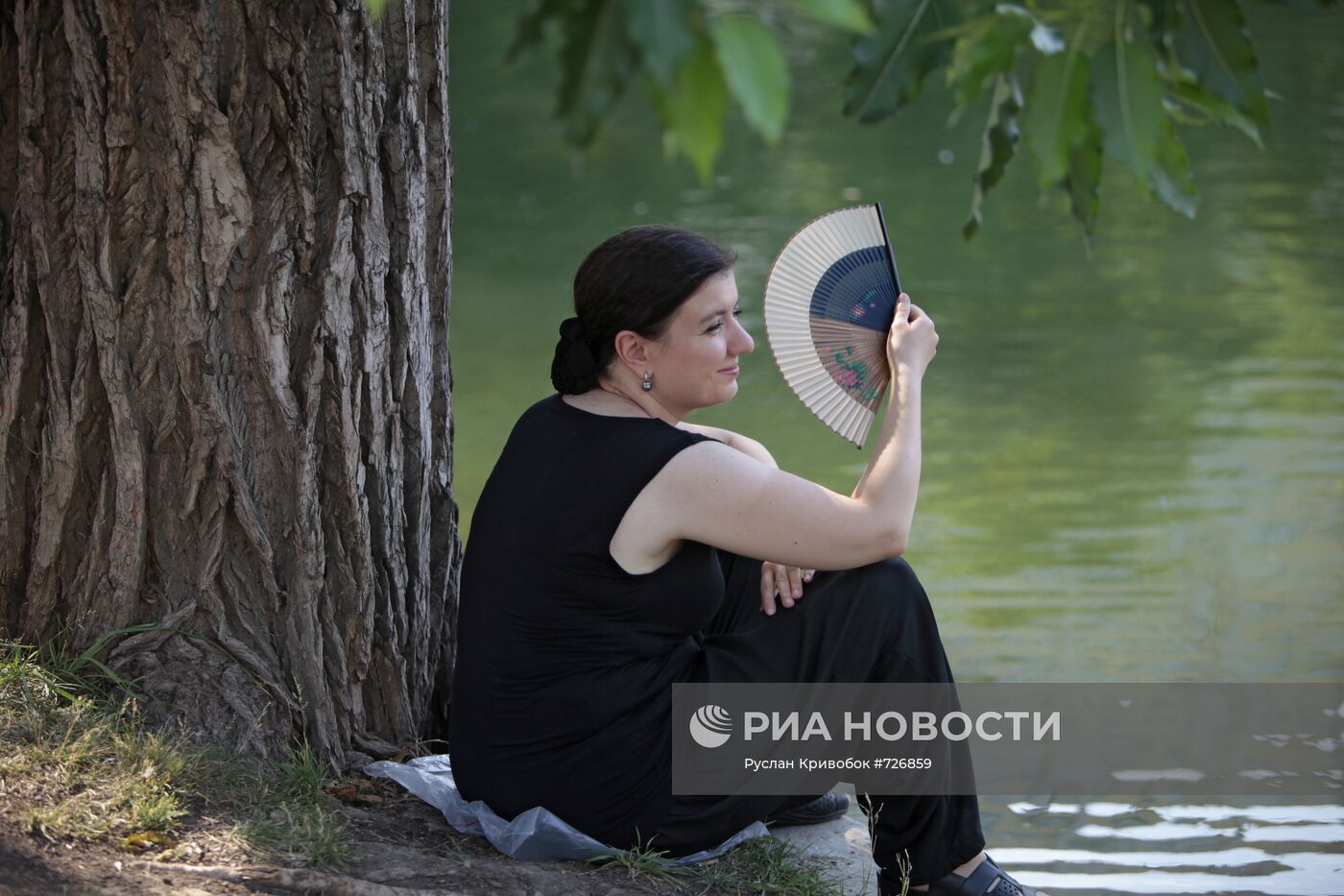 Отдых москвичей у городских прудов