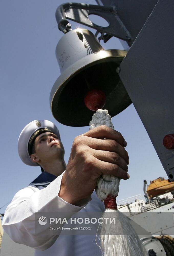 Большой десантный корабль "Азов" накануне Дня ВМФ