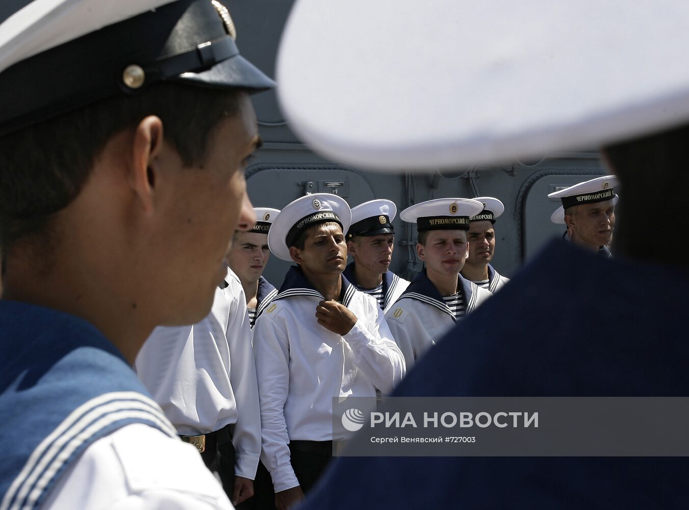 Большой десантный корабль "Азов" накануне Дня ВМФ