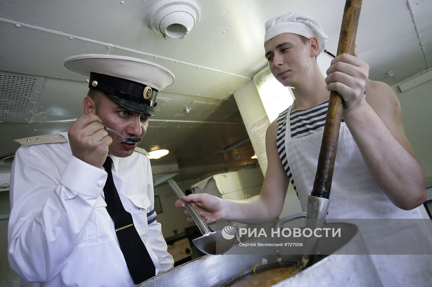 Большой десантный корабль "Азов" накануне Дня ВМФ