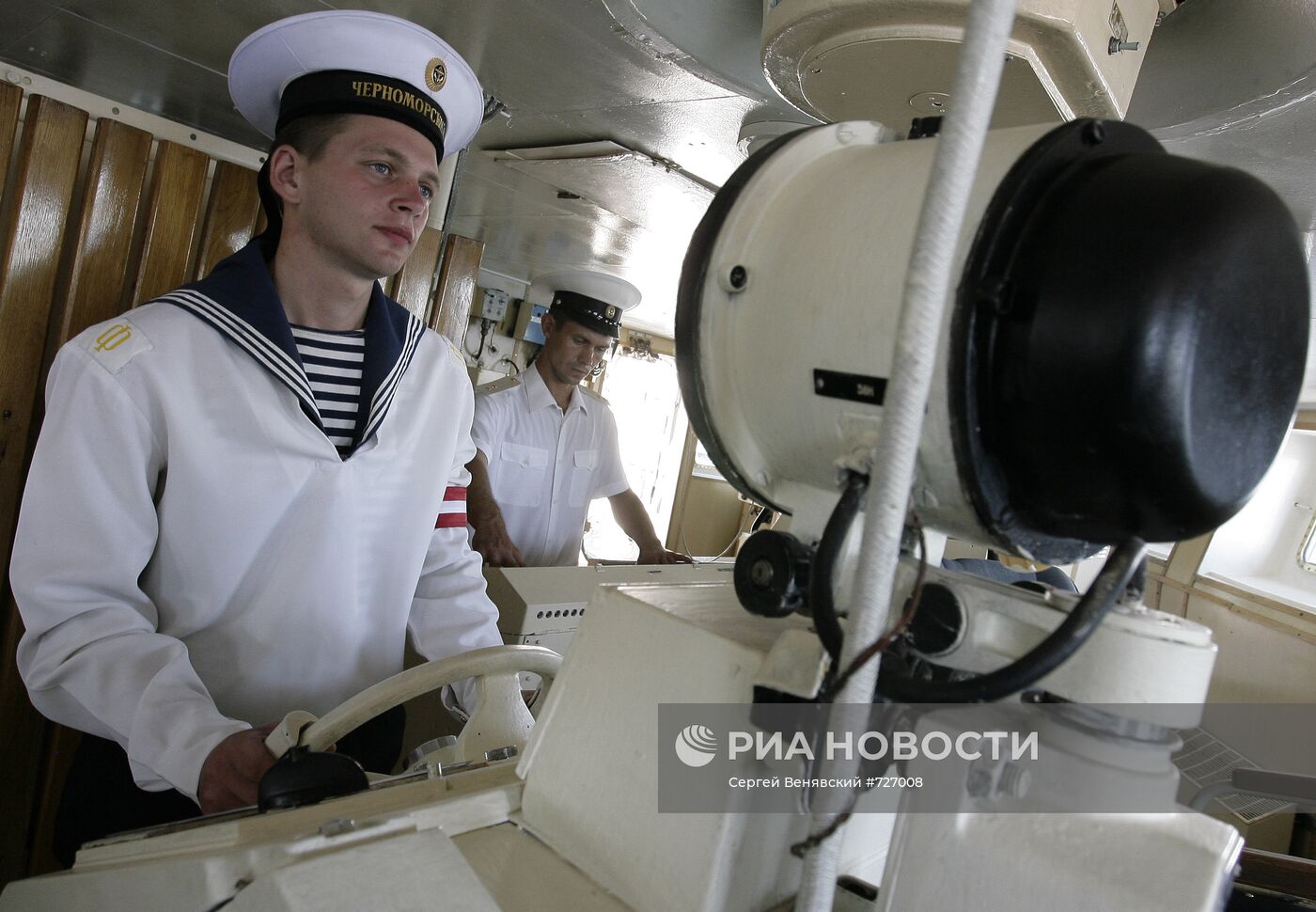 Большой десантный корабль "Азов" накануне Дня ВМФ