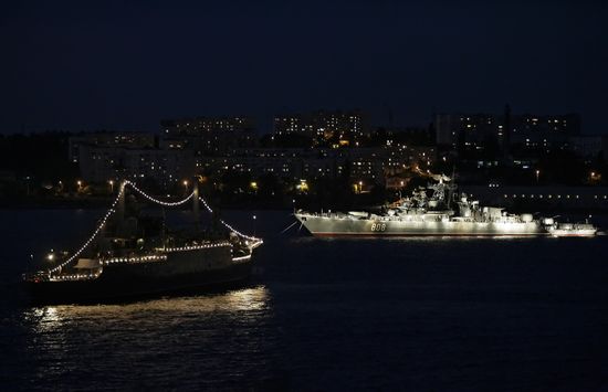 Корабли Черноморского флота РФ на рейде Севастополя