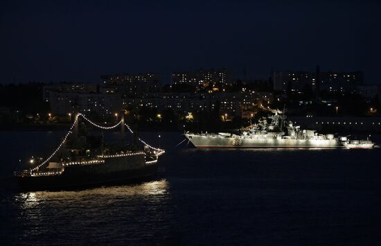 Корабли Черноморского флота РФ на рейде Севастополя
