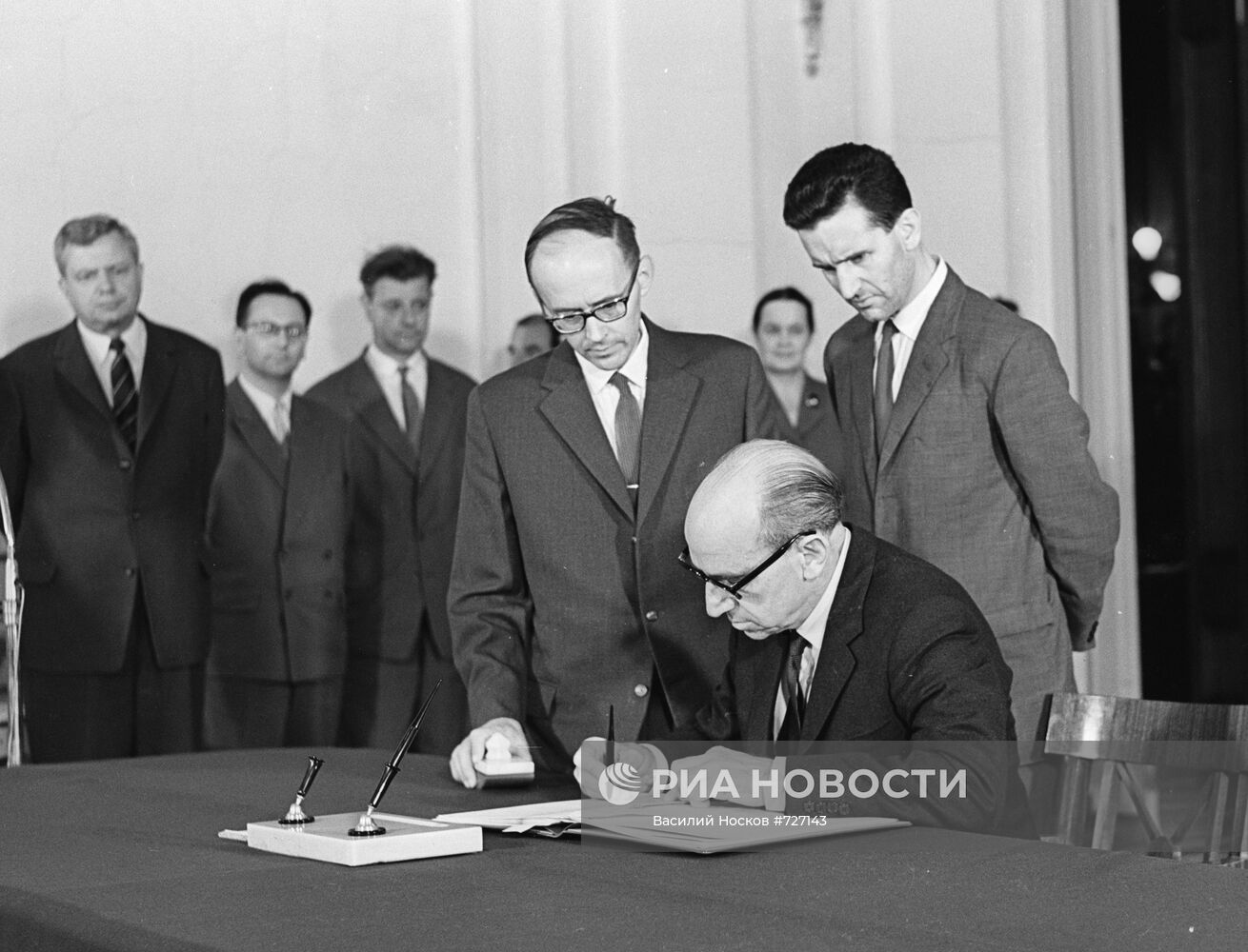 На подписании Договора о запрещении испытаний ядерного оружия