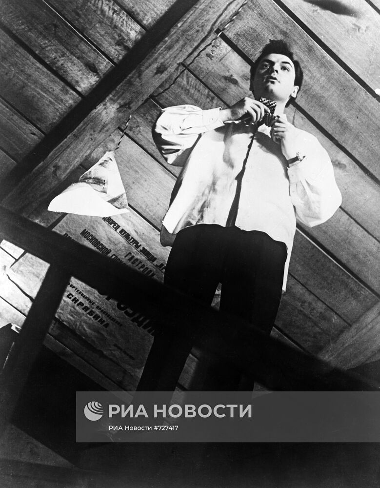 Кадр из фильма "Летят журавли"