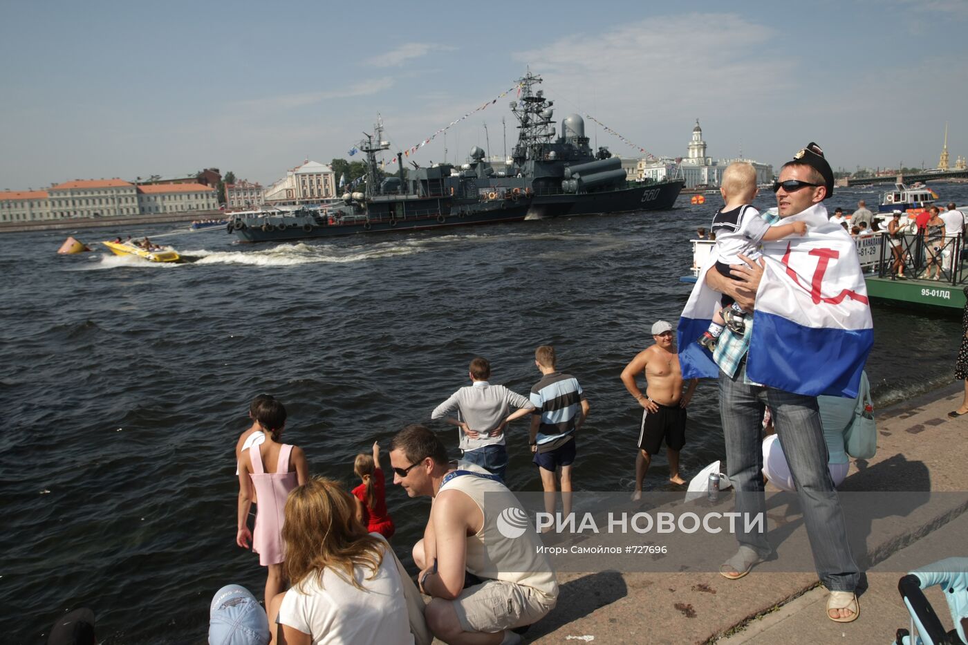 Празднование Дня ВМФ России на улицах Санкт-Петебурга