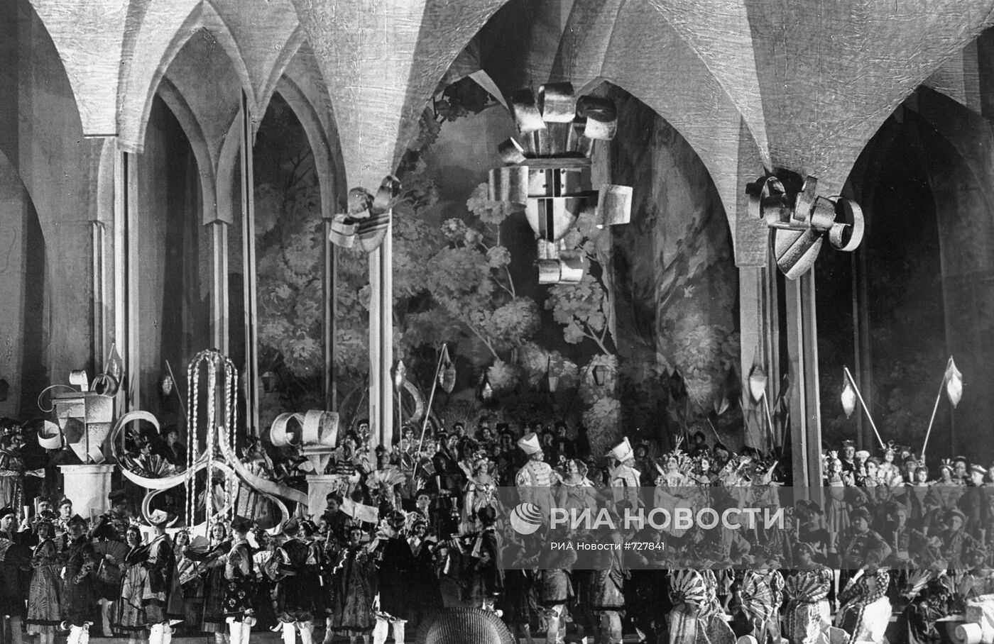 Сцена из оперы М.Мусоргского "Борис Годунов"