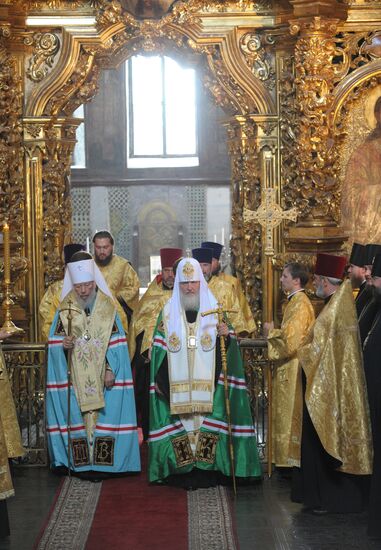 Патриарх Кирилли, митрополит Владимир в Софийском соборе