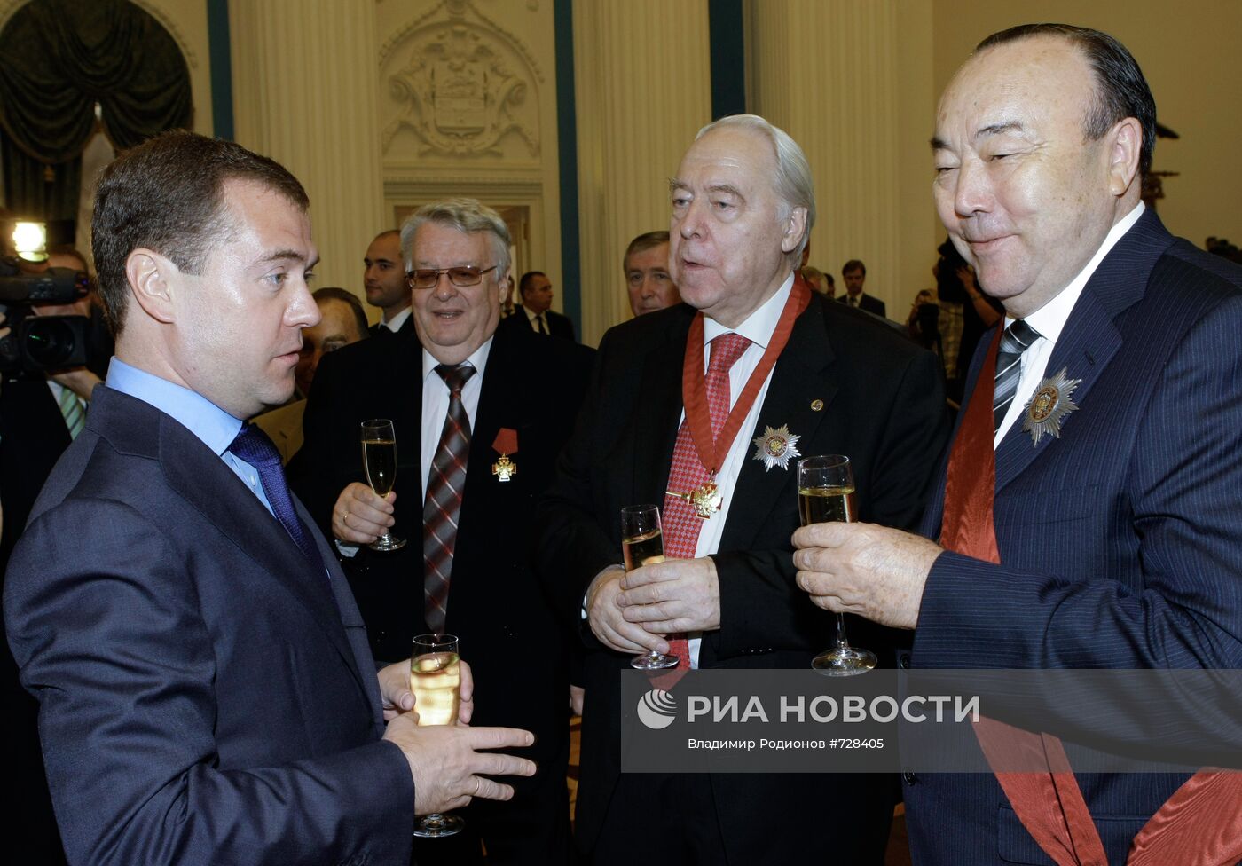 Дмитрий Медведев вручил государственные награды в Кремле