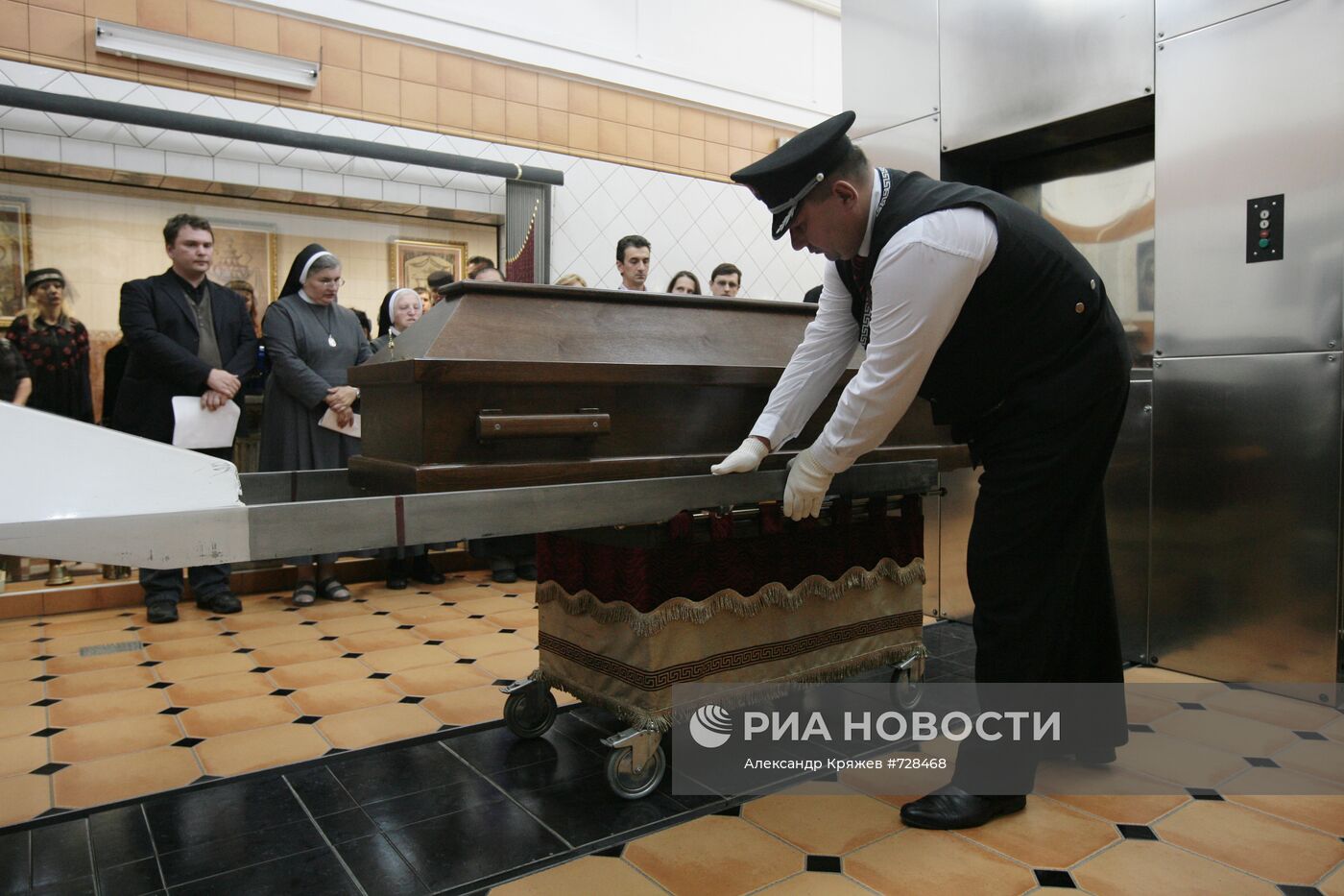 В кремационном зале Новосибирского крематория