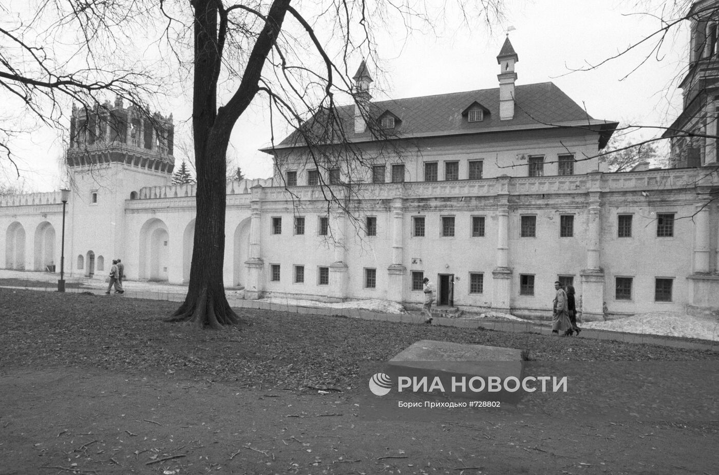 Новодевичий женский монастырь в Москве