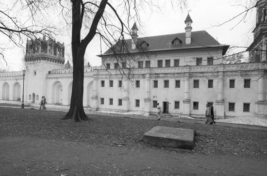Новодевичий женский монастырь в Москве