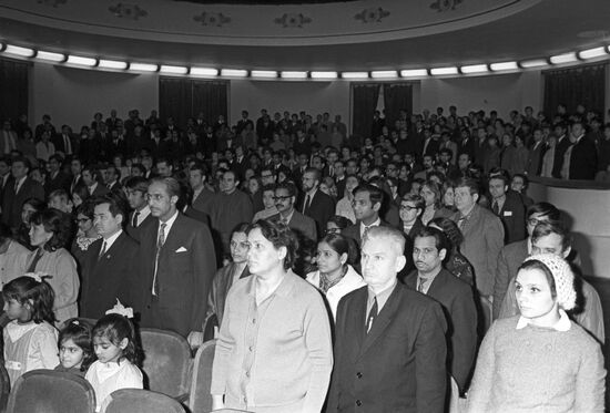 Торжественное собрание, посвященное 25-й годовщине со дня провозглашения независимости Индии