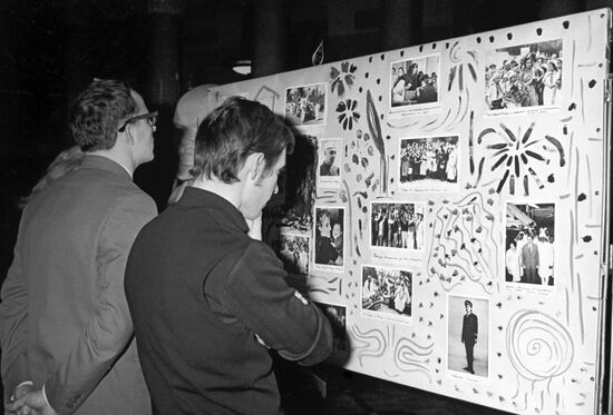 Торжественное собрание, посвященное 25-й годовщине со дня провозглашения независимости Индии