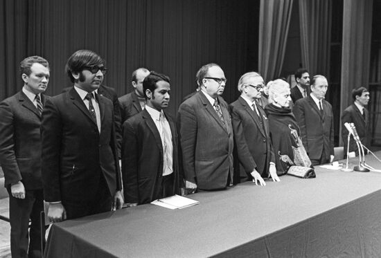 Торжественное собрание, посвященное 25-й годовщине со дня провозглашения независимости Индии