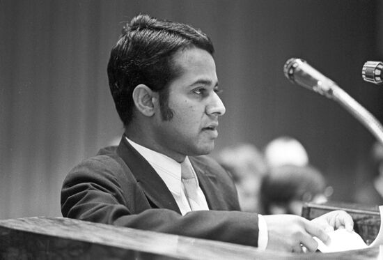 Торжественное собрание, посвященное 25-й годовщине со дня провозглашения независимости Индии