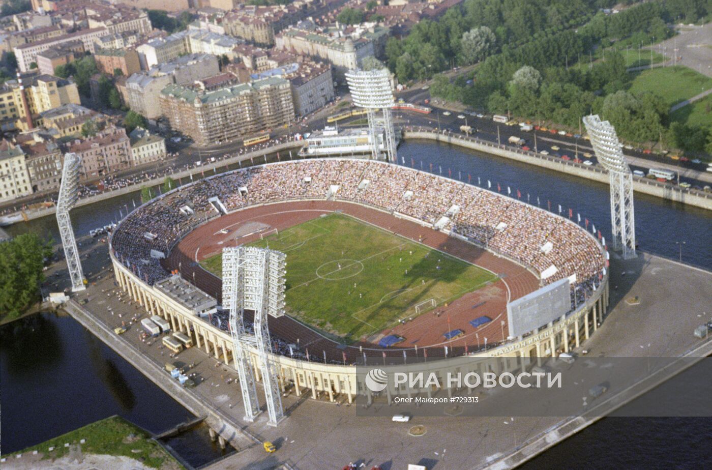 Вид сверху на стадион имени В.И. Ленина в городе Ленинграде