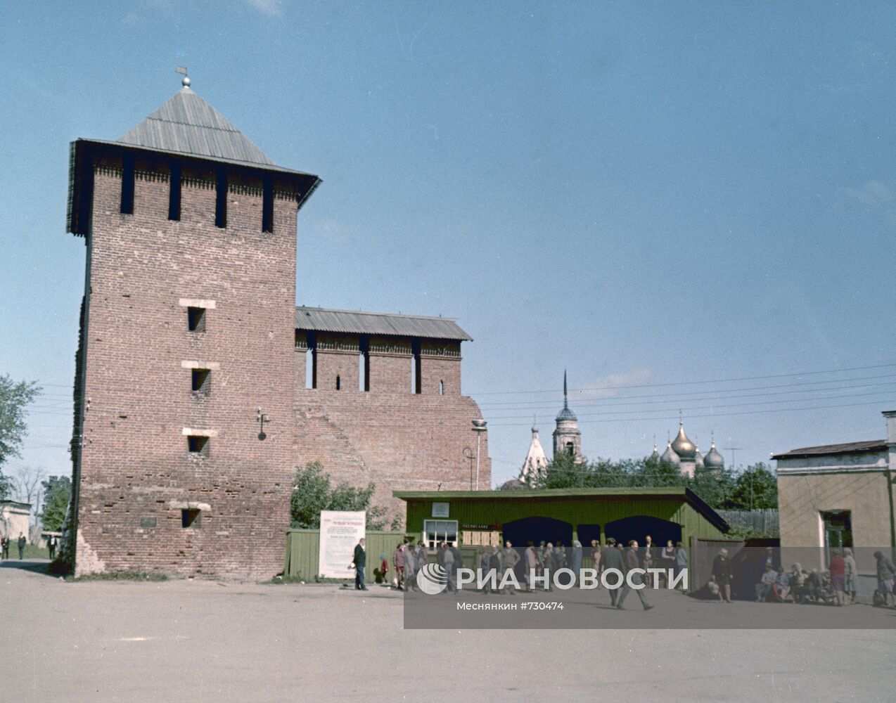 Ямская (Троицкая) башня и фрагмент крепостной стены