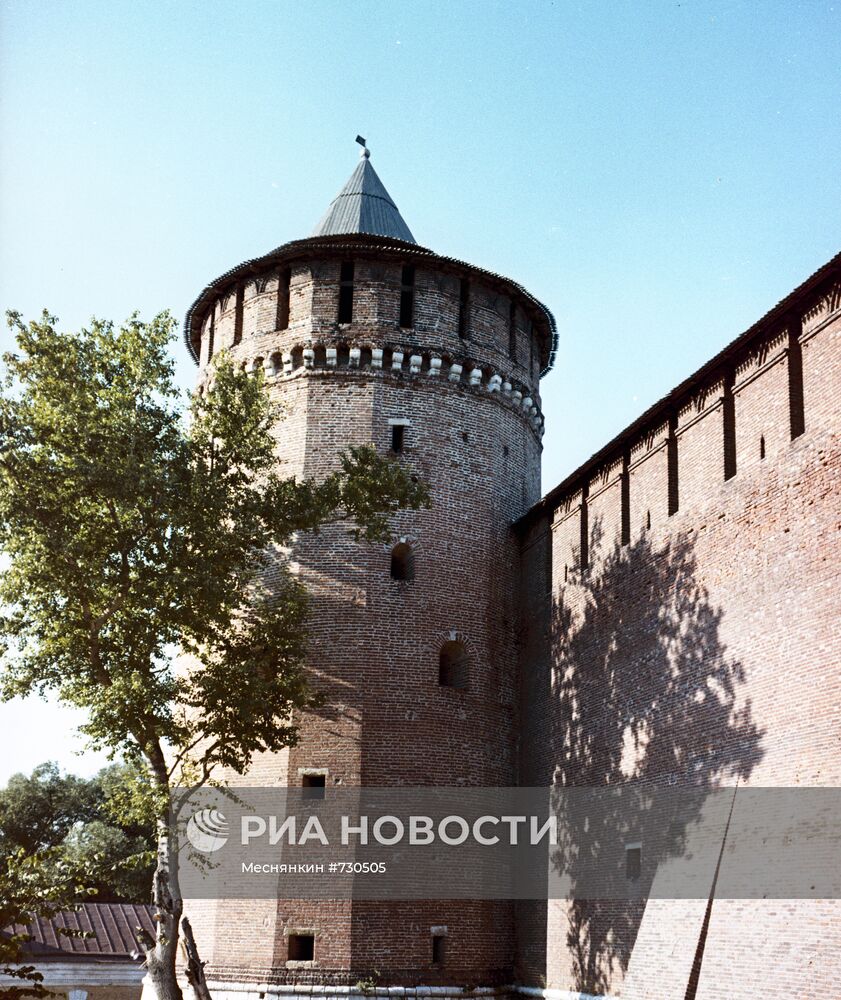 Коломенская (Маринкина) башня и фрагмент крепостной стены