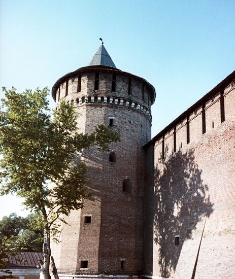 Коломенская (Маринкина) башня и фрагмент крепостной стены