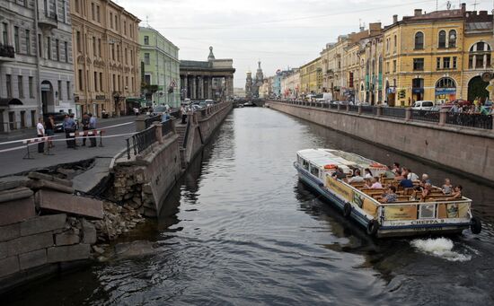 Обрушение набережной канала Грибоедова в Санкт-Петербурге