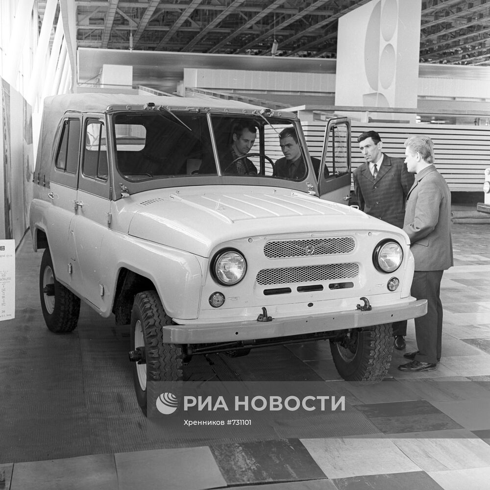 Автомобиль УАЗ-469