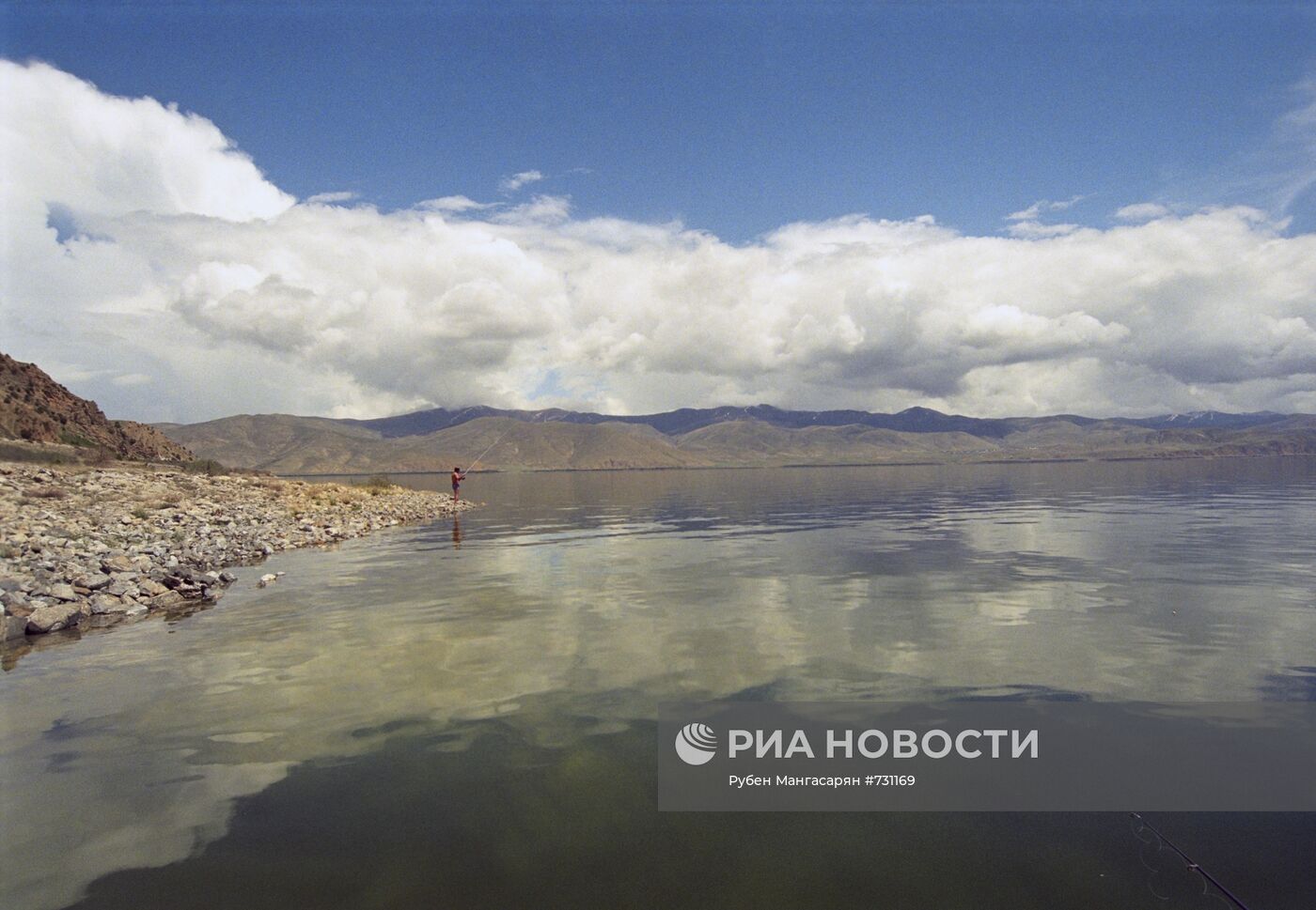 Севан - высокогорное озеро в Армении