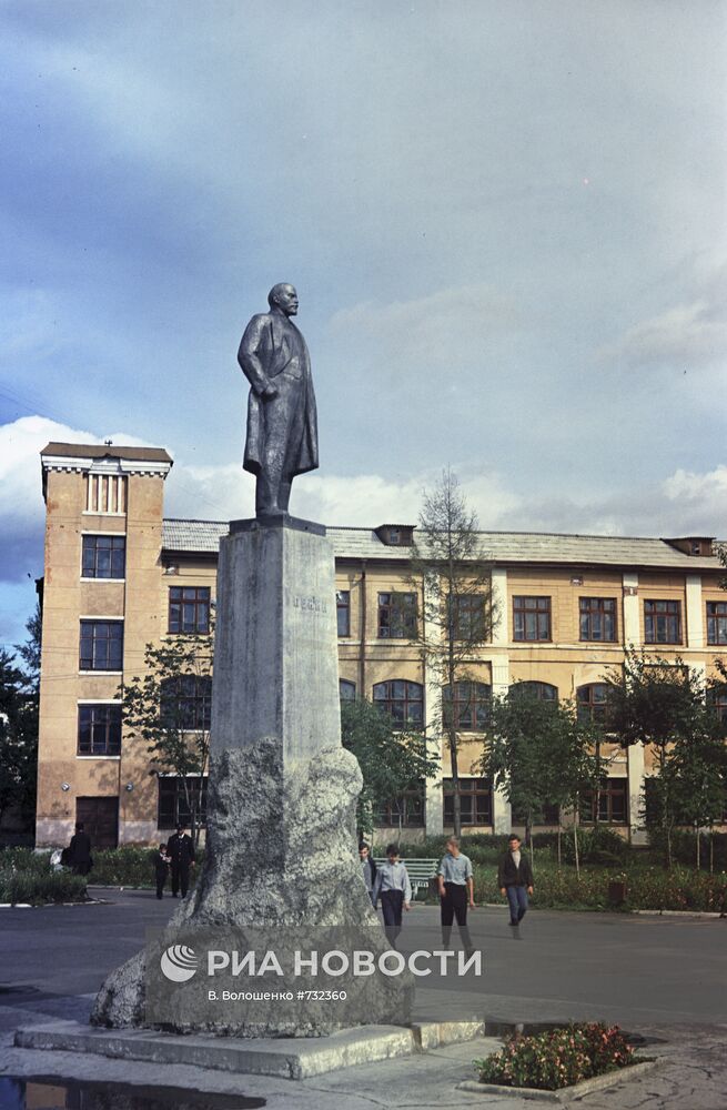 Памятник В.И. Ленину в Биробиджане