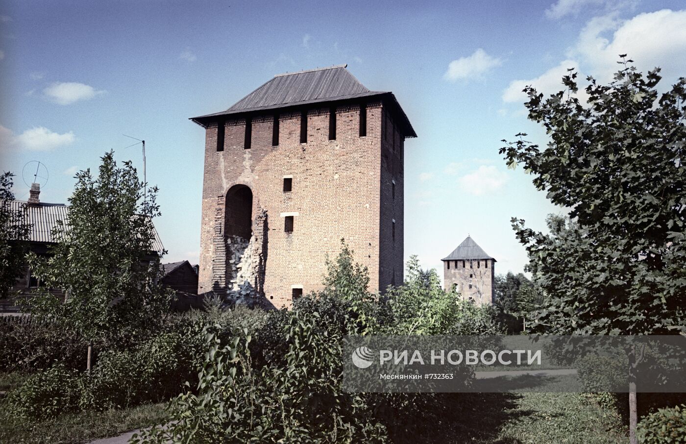 Спасская и Погорелая башни Коломенского кремля