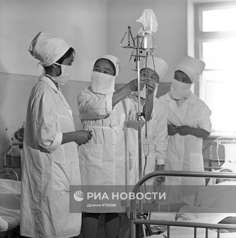 Учащиеся медицинского училища города Фрунзе