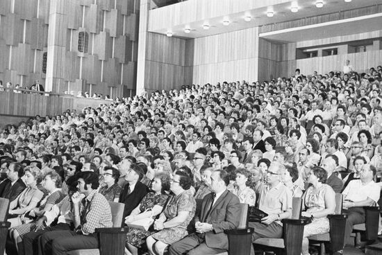 Торжественное собрание, посвященное 25-й годовщине со дня провозглашения независимости Индии