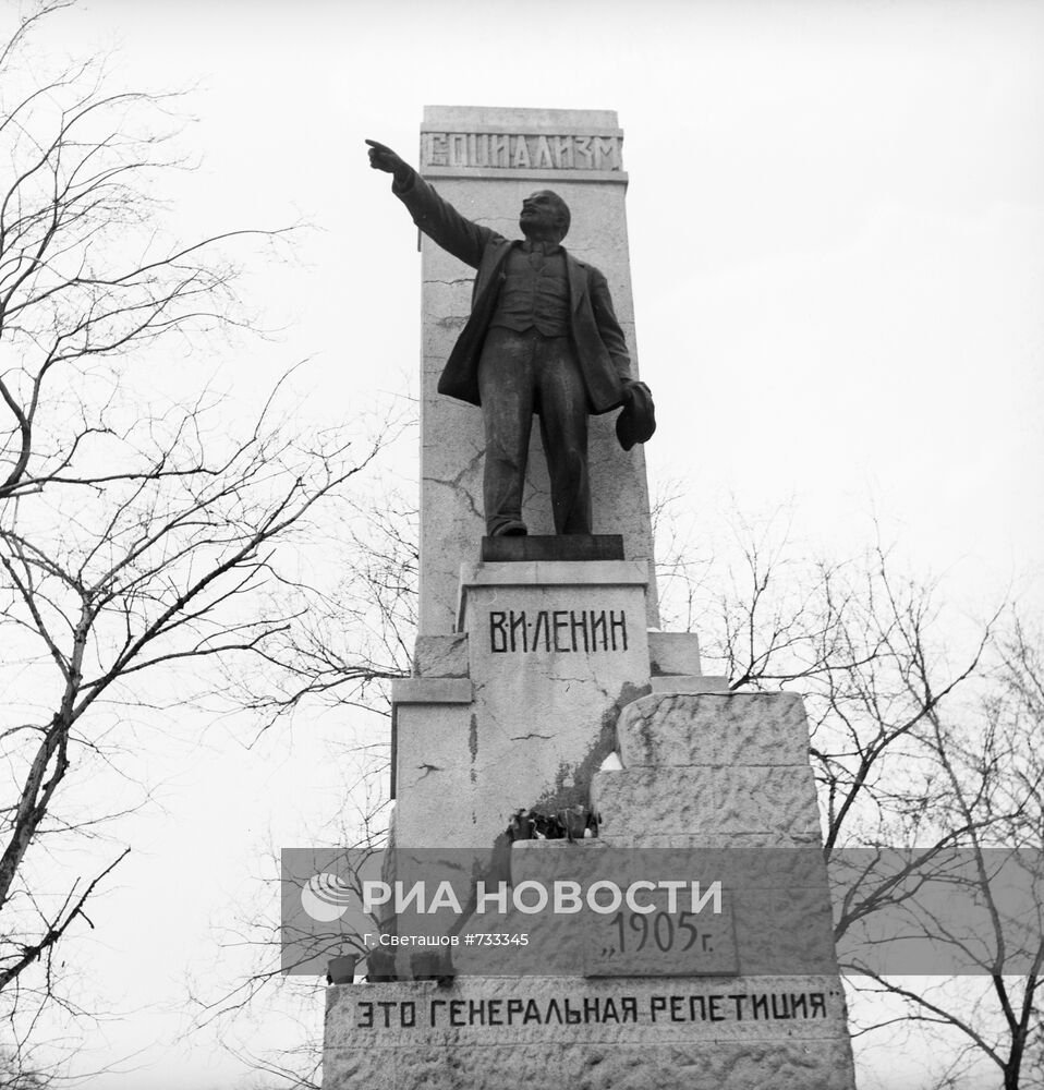 Памятник В.И. Ленину в городе Горьком
