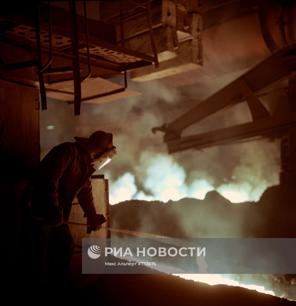 В одном из цехов Магнитогорского металлургического комбината
