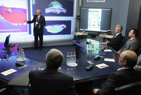 Владимир Путин посетил ООО "Газпром-ВНИИГАЗ"