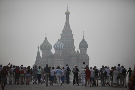 Дым от лесных пожаров в Москве