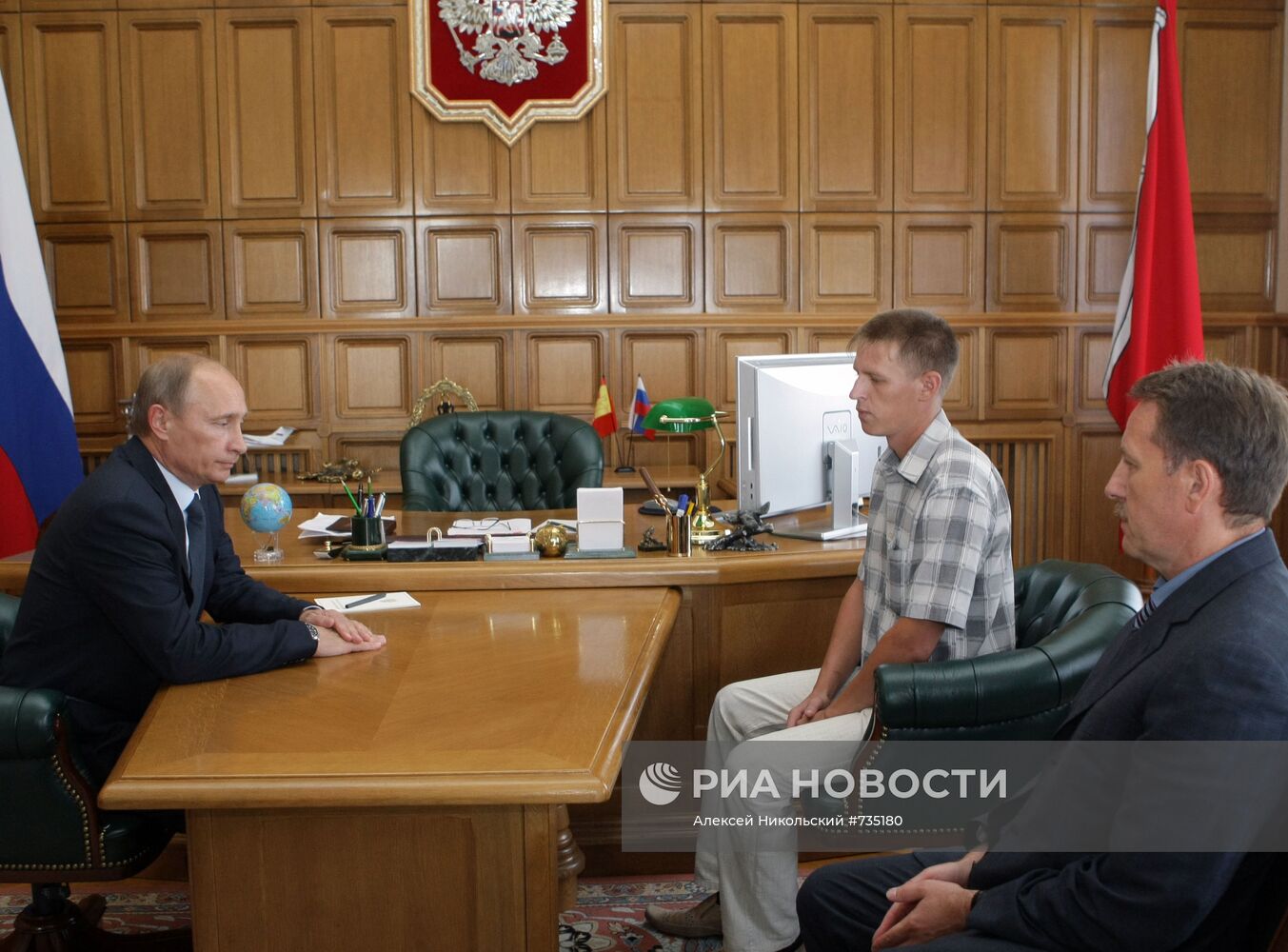 Владимир Путин встретился с сыном погибшего пожарного