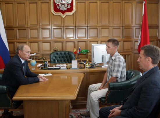 Владимир Путин встретился с сыном погибшего пожарного
