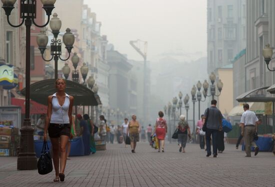 Дым от лесных пожаров в Москве